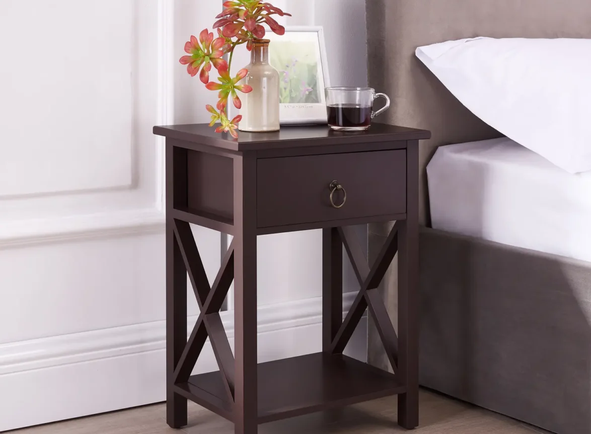 eily table with storage